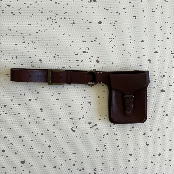 Athleta Accessories - 💘 ATHLETA - BROWN GENUINE LEATHER BELT BAG